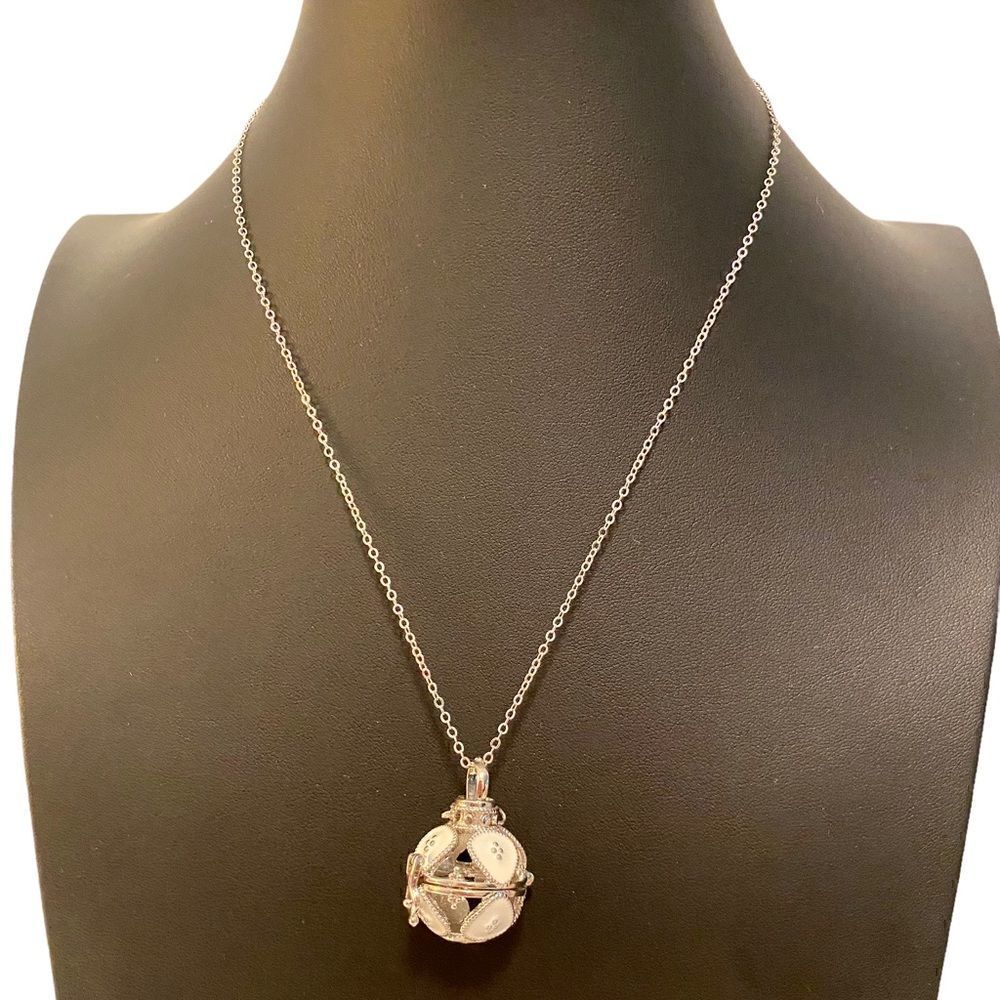 Beautiful Jeweled & Silver Toned Essential Oil Necklace.